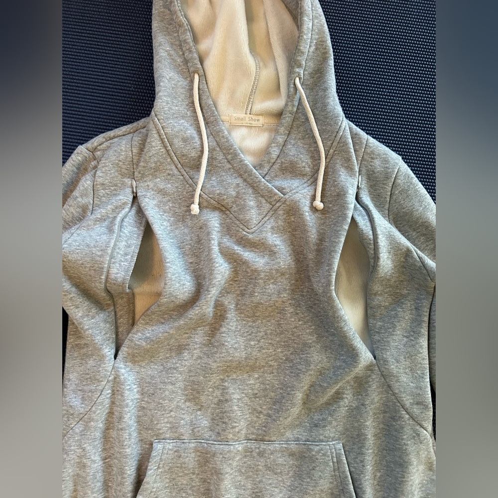 Nursing sweatshirt